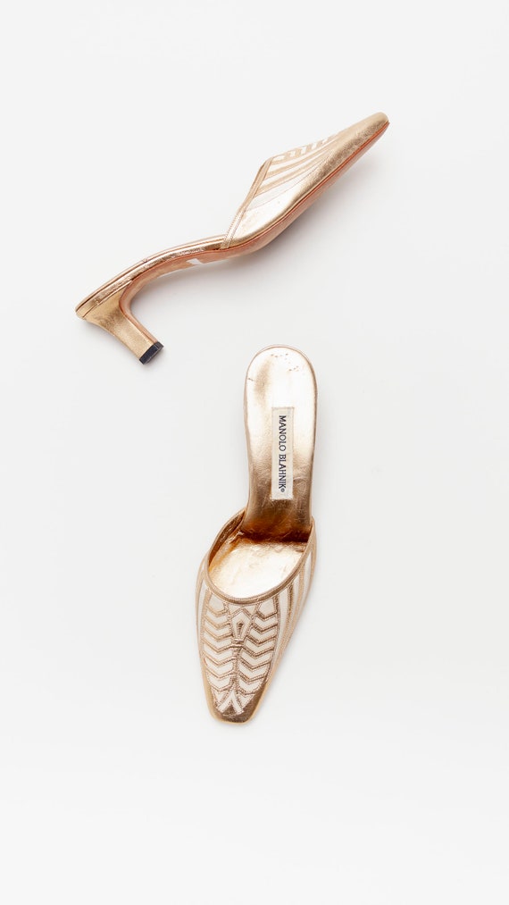 manolo blahnik lavender mules