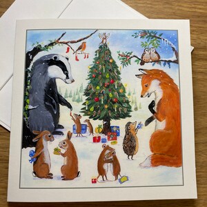 Cadeaux de partage, carte de Noël, imprimé à l'intérieur, lapin, lapin, renard, blaireau, arbre de Noël, doux mignon drôle, poli.