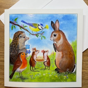 Carte gâteau aux carottes. BLANK, carte d’anniversaire de lapin, blanc à l’intérieur, rouge-gorge, lapin, lapin, hérisson, souris, souris, mignon, doux, poli, heureux.