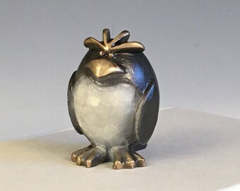 Escultura de pingüino saltamontes de bronce – Figura de arte de yema
