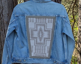 Chaqueta vaquera adornada con lana, denim del suroeste