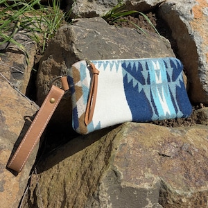 Bolso de mano, cartera de muñeca, bolso de mano, confeccionado con lana Pendleton®, cuero y lana.