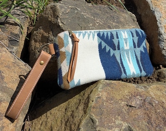 Bolso de mano, cartera de muñeca, bolso de mano, confeccionado con lana Pendleton®, cuero y lana.