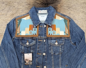 Chaqueta vaquera adornada con lana, denim del suroeste