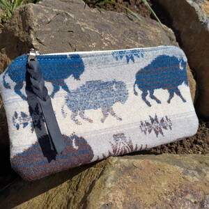 Bolso de mano, bolso de fiesta, confeccionado con lana Pendleton®, monedero de cuero y lana, estampado de búfalo. imagen 2