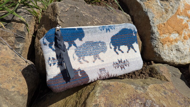 Bolso de mano, bolso de fiesta, confeccionado con lana Pendleton®, monedero de cuero y lana, estampado de búfalo. imagen 2