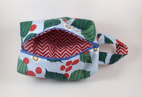 Strawberry print bag, berry print bag, makeup bag, cosmetic bag, gift idea, bridesmaid gift, gift for her