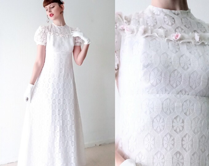 Long vintage wedding dress 1960's lace empire cut// Vintage 1960's empire cut wedding lace long dress