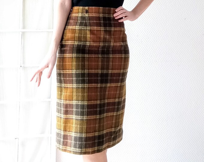 Vintage 1980's Scottish pencil winter skirt 50s style// Vintage 1980's does 50's pencil tartan winter skirt
