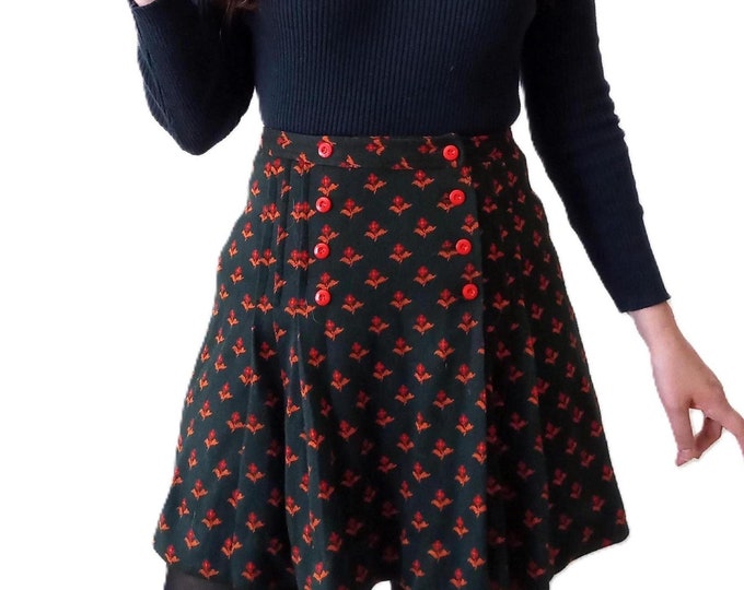 Vintage 70s Floral Skirt - A-Line Trapeze Mini Skirt - Handmade - Babydoll Style - XS/S