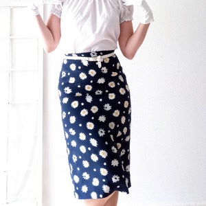 Vintage 1990's T38/40 50s style floral daisy skirt // Vintage 1990's M/L does 50's floral daisies skirt