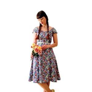 Retro Floral Midi Dress - Cotton Cottage Style - 40&#39;s inspired - 70s Vintage - Size M/L