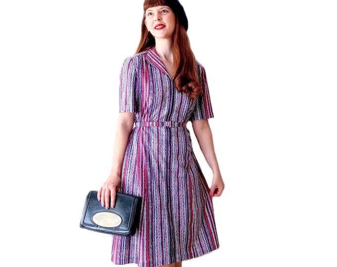 Robe vintage années 70 rayures roses et violettes style années 40 reconstitution ww2 pinup rétro T44