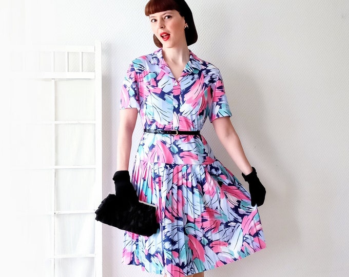 Vintage pleated dress T44 80s style 50s petal patterns // Vintage 1980's does 50's XXL pleated petal print dress