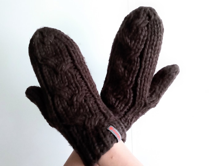 Pair of vintage 1990’s Lafuma brown twisted mesh mittens// Vintage 1990’s Lafuma brown twisted mesh mittens