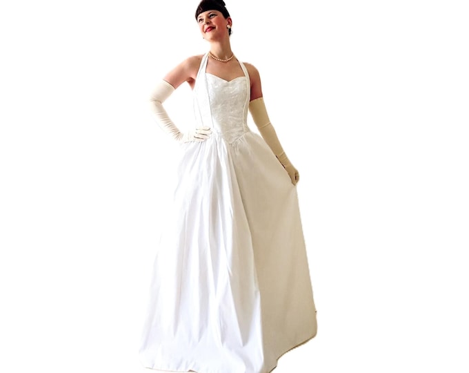 Retro White Backless Wedding Dress - Floral Embroidery - Ball Gown - Retro Glamour Old Hollywood - Plus Size XXL