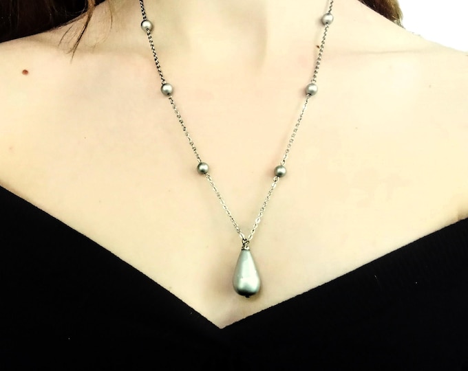 Vintage 70's Silver Pearl Drop Necklace – Timeless Elegant Classic Glamour Jewelry