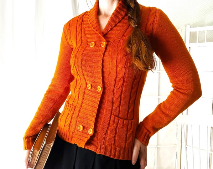 Gilet orange vintage 60s tricoté main pure laine, cardigan col châle double boutonnage bakélite, mailles torsadé  S M (36 38)