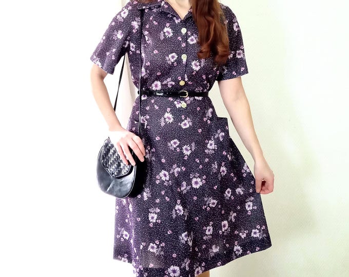 Robe Midi Vintage 70s à Fleurs — Esprit Années 40 — Style Tea Dress Violette — Coupe Guinguette & Rétro — XXL (44)