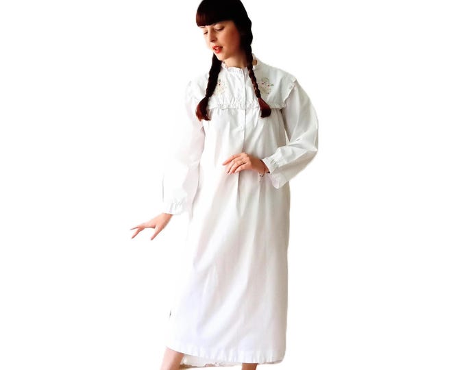 Vintage Embroidered Maxi Nightgown - From 70's - Retro Cottage & Victorian Style - M/L