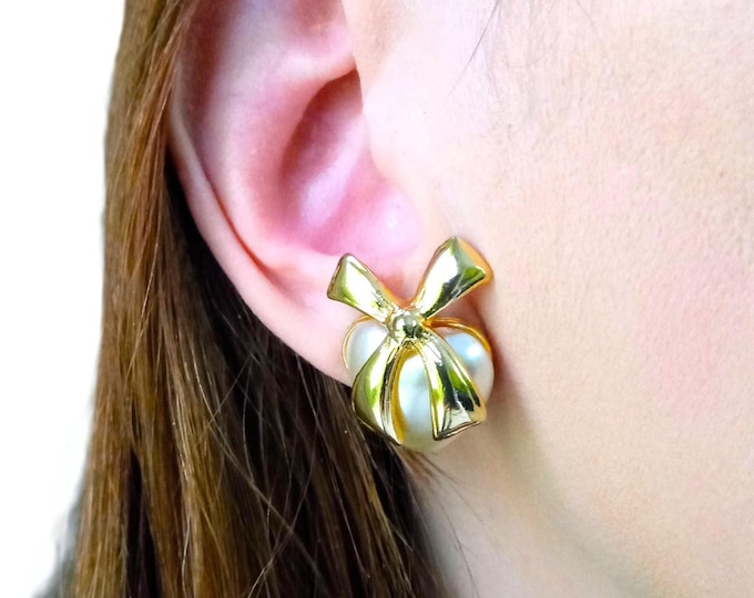 Boucles d’Oreilles Clips Vintage Années 80 – Forme Cœur, Perles Nacrées & Nœuds Dorés – Bijoux Rétro Chic - Cadeaux Saint Valentin