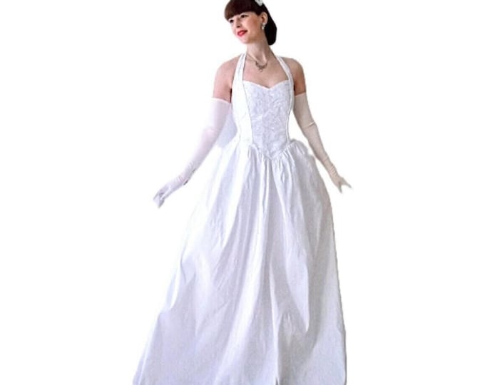 Retro White Backless Wedding Dress - Floral Embroidery - Ball Gown - Retro Glamour Old Hollywood - Plus Size XXL