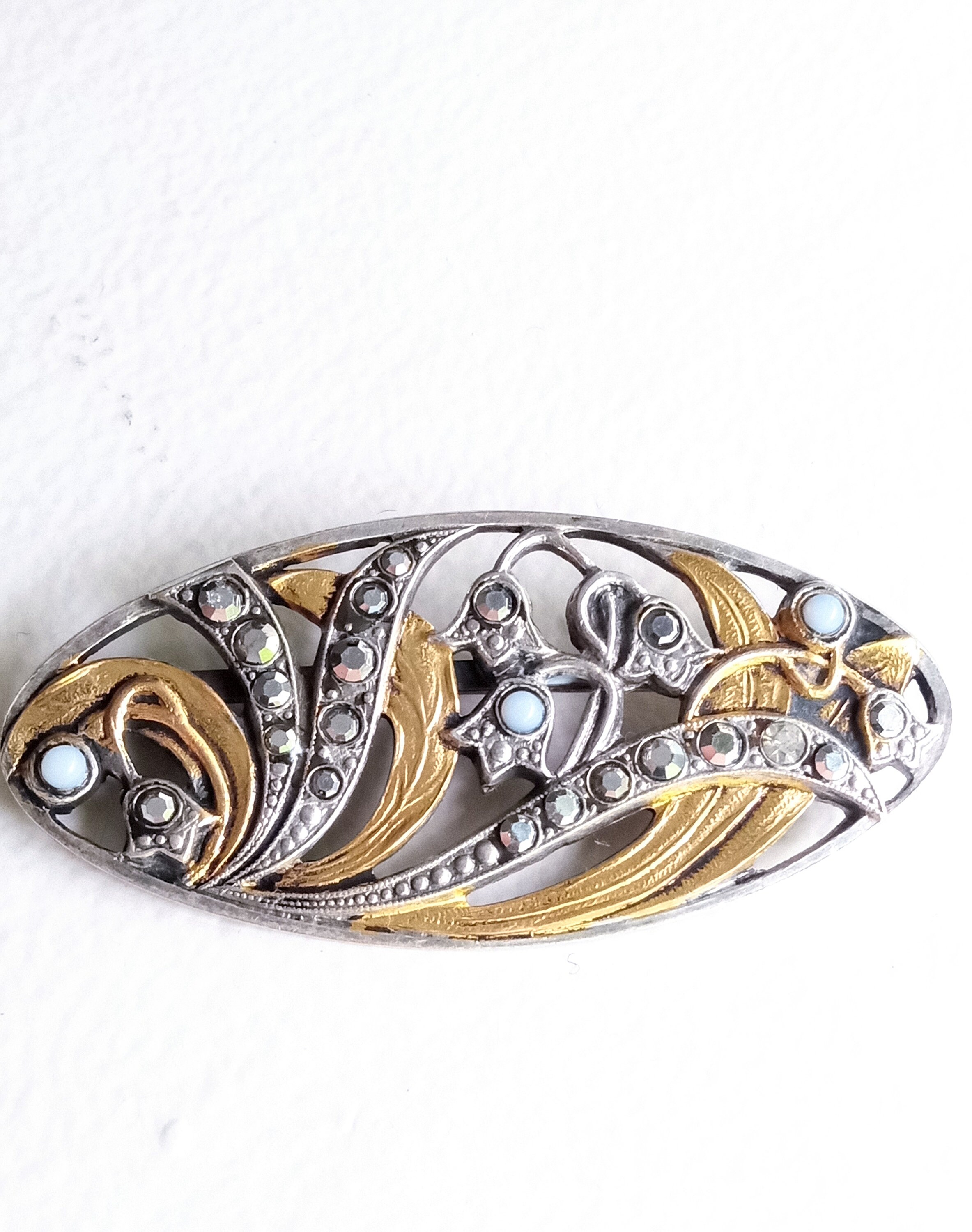 Broche Ancienne Forme Marquise En Dôme - Dorée, Pierres Et Strass Ambre, Très Bon état