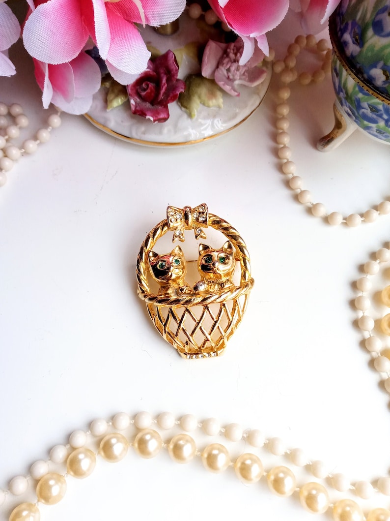 Vintage brooch 1980/'s kittens basket rhinestones style 50 Vintage 1980/'s does 50/'s kitten rhine basketball brooch