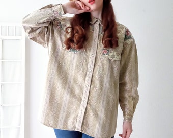 Chemise jean vintage 1990's GRANDE TAILLE Cacharel fleurie// Vintage 1990's Cacharel floral plus size denim shirt