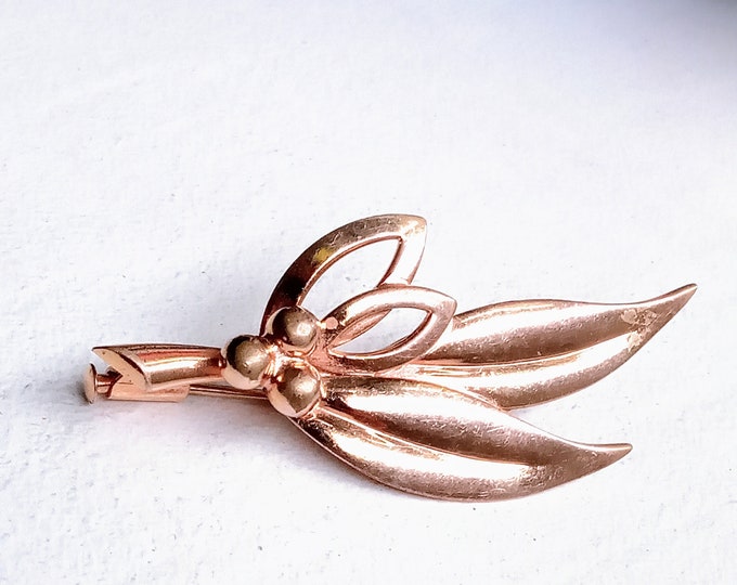 Vintage 60s gold plated GALV berry leaves brooch // Vintage 1960’s gold plated GALV berry leaves brooch