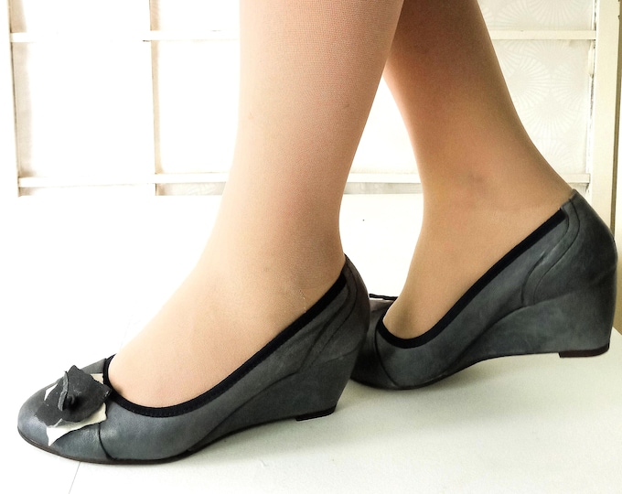 Ballerines Compensées Vintage 2000s Mat:20 Italie 38,5 – Cuir Nuancé Bleu Gris, Fleur Cuir , Talon 6 cm & Boîte d'Origine – Y2K