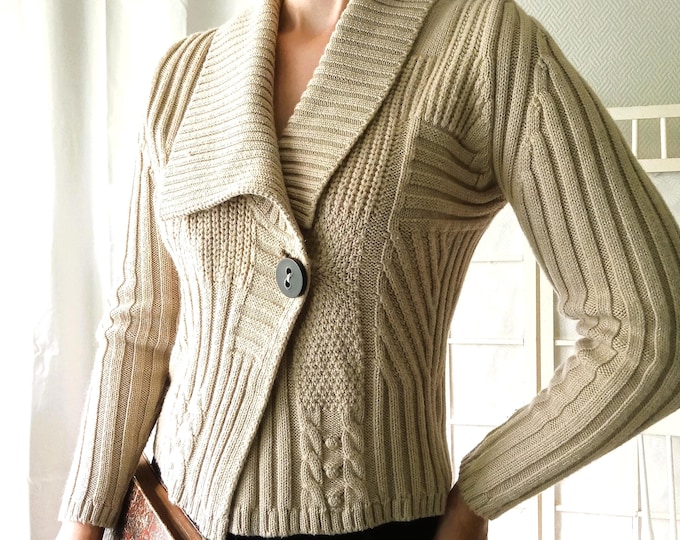 gilet cardigan vintage beige en laine mérinos Caroll asymétrique– Maille Torsadée Made in Italy Style Rétro Années 50 - taille 38 M