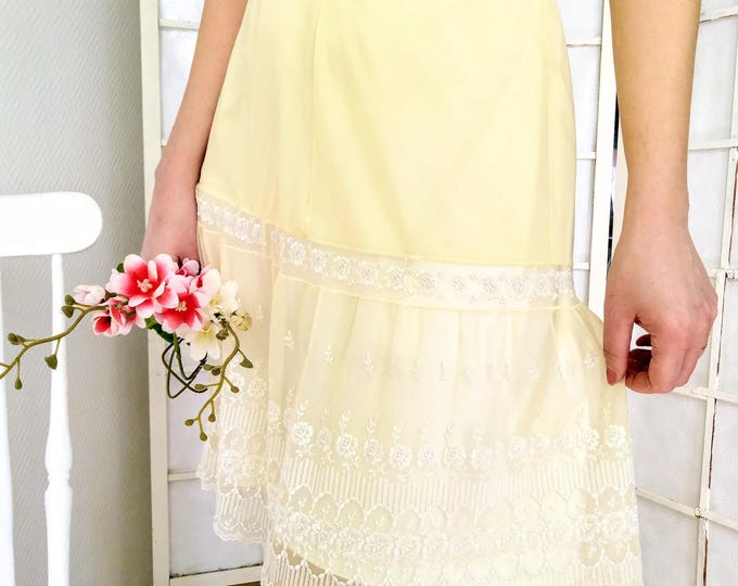 Jupon Vintage Années 1960 Jaune Pastel Nylon et Dentelle Style Années 50