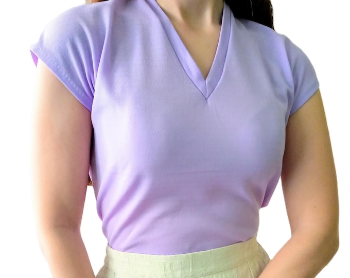 T-shirt Violet Vintage Années 60 Neuf Deadstock - Col V - Vêtement Femme Sport Vintage - S/M (36/38) ou M/L (38/40)
