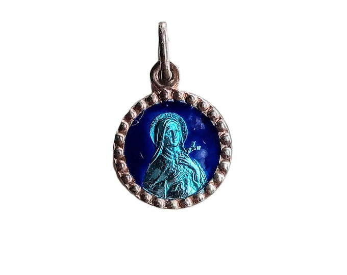 Médaille Pendentif Religieux Émaillée Bleu Vintage Années 50 – Sainte Thérèse – Cadeau Catholique