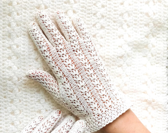 Gants courts en coton au crochet vintage années 1930 1940 écru, accessoire mariage, mariée coquette cottagecore, taille M