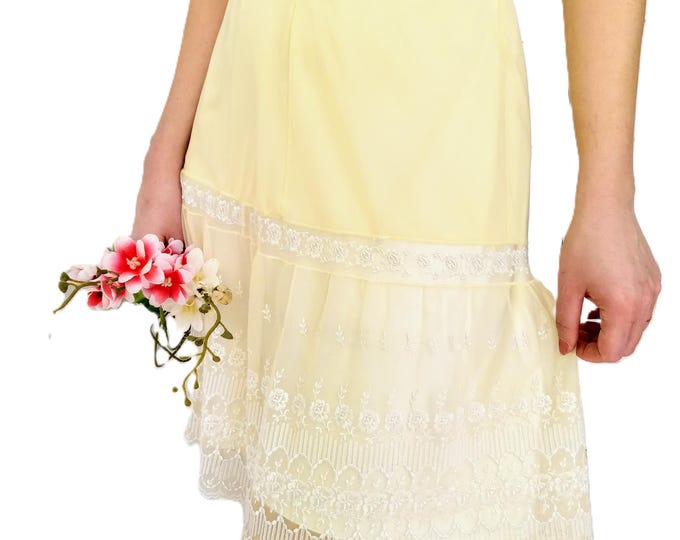 Jupon Vintage Années 1960 Jaune Pastel Nylon et Dentelle Style Années 50