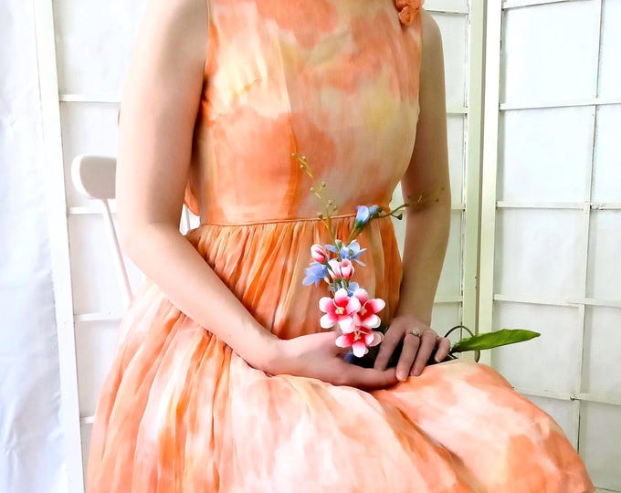 Robe Vintage Années 60 Cocktail en Mousseline Orange Pastel - Robe Corolle Rétro Fleurie - Style Mad Men / Pin-up Véritable - XXS/XS (32-34)
