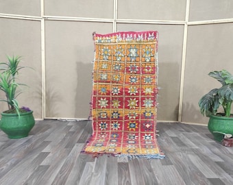Incroyable tapis marocain vintage traditionnel 2,4 x 5,7 pieds, tapis berbère vintage, tapis marocain, tapis fait main, tapis boujaad, tapis tribal, tapis vintage
