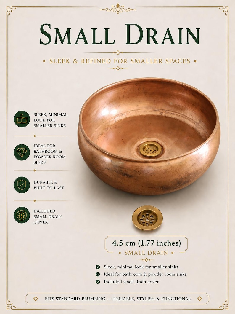 Op de afbeelding: Een ronde koperkleurige waskom met een gladde binnenkant en een bijpassende messingkleurige afvoerplug. De tekst luidt SMALL DRAIN, 4.5 cm (1.77 inches), en vermeldt kenmerken zoals een strakke uitstraling voor kleinere wastafels.
