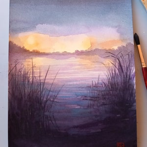 Sul lago-dipinto originale a acquarello,vista sul lago,pittura paesaggio naturale,tramonto sul lago,sole pallido,canne sulla riva dell'acqua