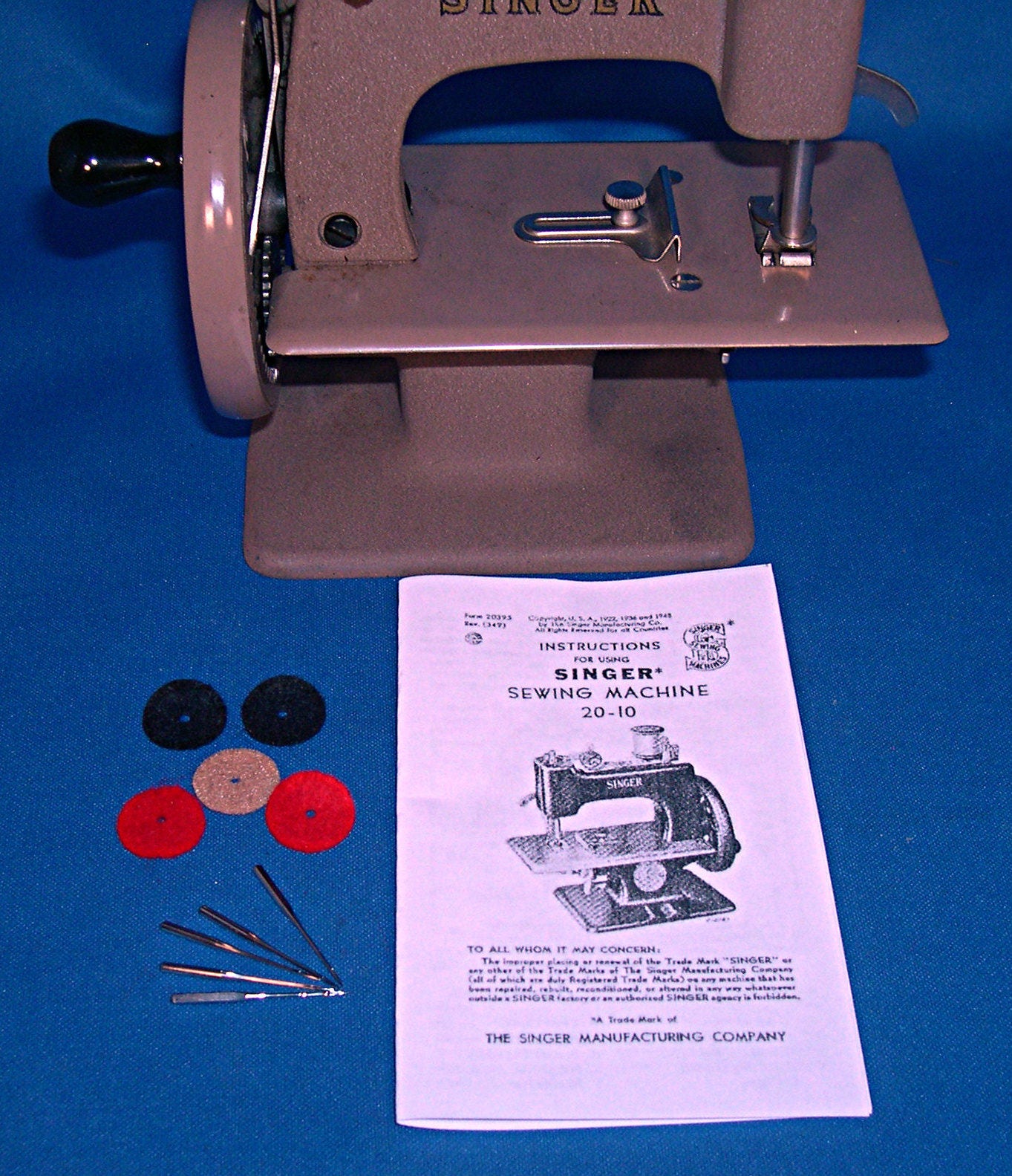 Singer Toy Sewing Machine Needles, Copy of Instructions and Spool Felts  Singer Toy Model 20 Oval Base 7 Spokes NO MACHINE INCLUDED 