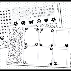 Puede incluir: Pegatinas para planificador en blanco y negro con un patrón geométrico, signos de paz, corazones, flores y caras sonrientes. Las pegatinas están etiquetadas como "032 Pixie Packs".