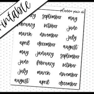 Könnte beinhalten: Ein weißes, bedruckbares Blatt mit den Monatsnamen in schwarzer Schreibschrift. Die Wörter "Printable" und "Planner pixie co" sind ebenfalls sichtbar. Der Hintergrund ist hellgrau mit weißen Punkten.