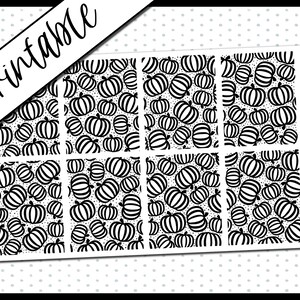 Puede incluir: Pegatinas imprimibles para planificador con un patrón de calabaza en blanco y negro. Las pegatinas están etiquetadas como "009 UNDERLAY" y "Planner Pixie Co."