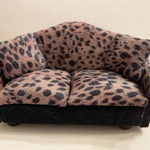 Dollhouse Miniature Sofa 1:12 Scale