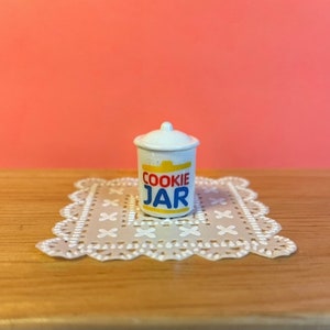 Miniatura de casa de muñecas: bote de galletas y galletas a escala 1:12