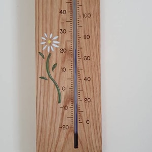 Analogue indoor-outdoor-thermometer made of oak