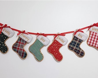 Handgemachter Weihnachtsstrumpf personalisierte Wimpelkette, gestickt, Weihnachtsdekor, Dekorationen, festlich, wiederverwendbar, Winter, hängendes Dekor