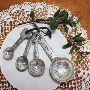 Vintage Ganz Hearts Pewter Metal Decorative Measuring Spoons Set Farm  Country